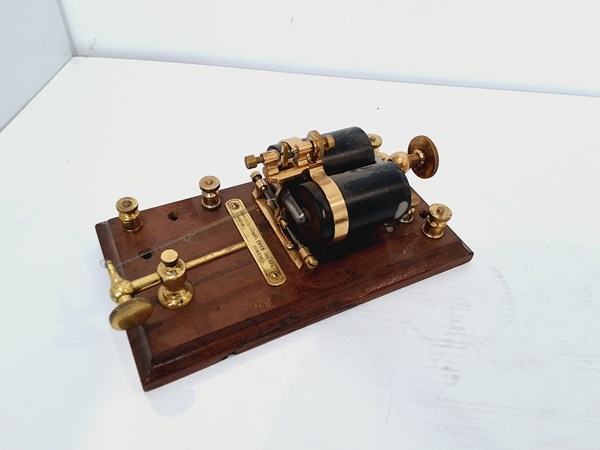 Lot 1106 - MORSE CODE RECEIVER