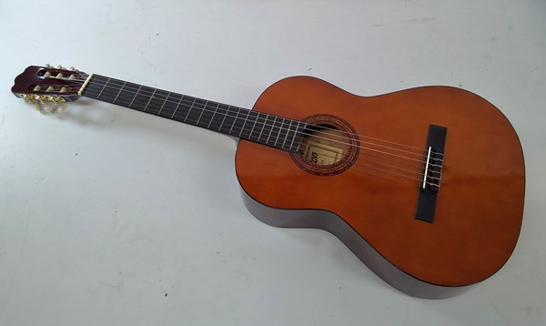 Lot 1084 - ASHTON GUITAR