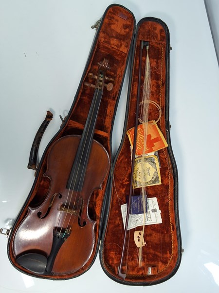 Lot 1085 - VIOLIN