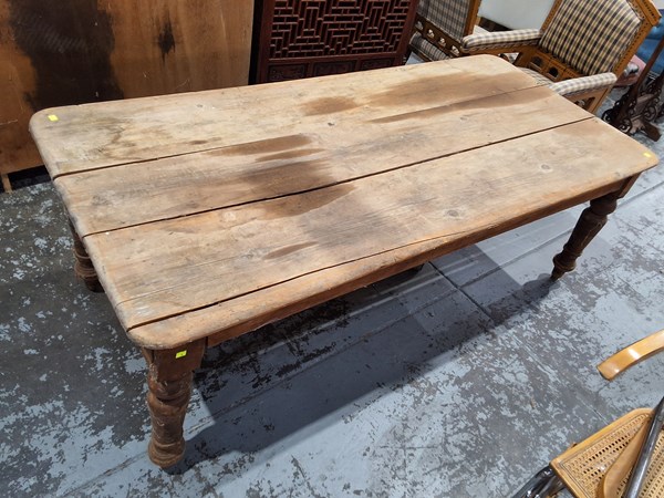 Lot 96 - FARMHOUSE TABLE