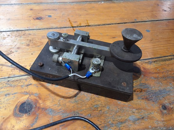 Lot 1086 - MORSE CODE KEY