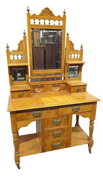 Lot 57 - DRESSING TABLE