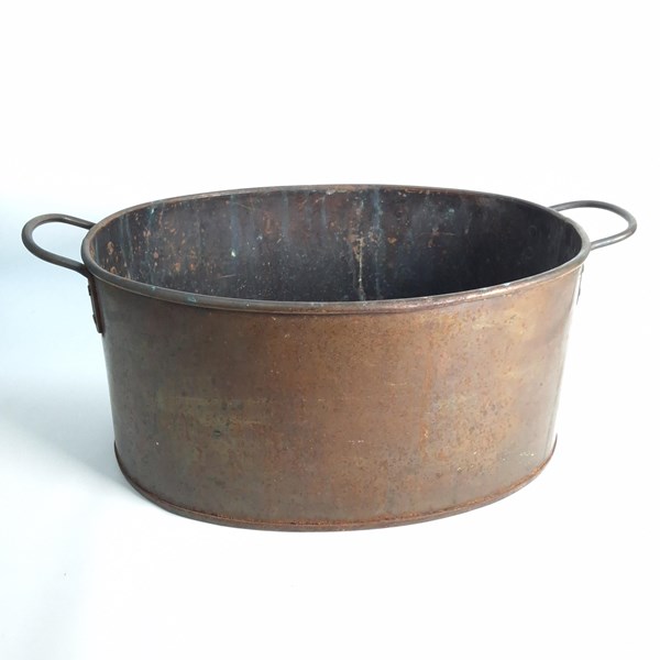 Lot 1335 - COPPER POT