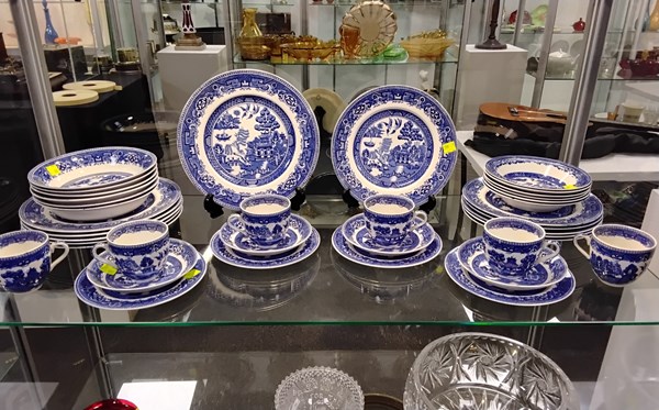 Lot 1220 - PART DINNER SERVICE