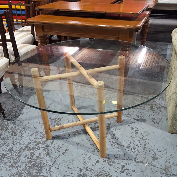 Lot 141 - GLASS TOP TABLE