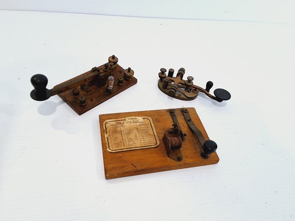 Lot 1255 - MORSE CODE KEYS