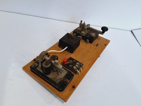 Lot 1316 - MORSE CODE