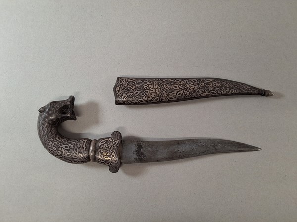 Lot 1340 - AN ORNATE KNIFE