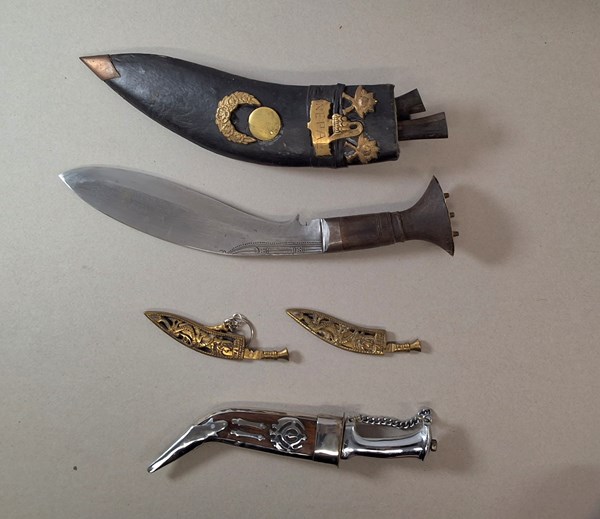 Lot 1258 - ORNATE KNIVES