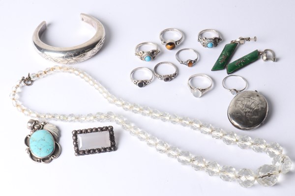 Lot 1035 - JEWELLERY