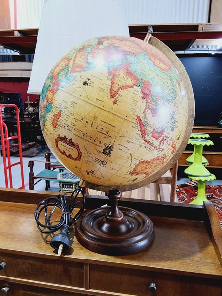 Lot 402 - WORLD GLOBE LAMP