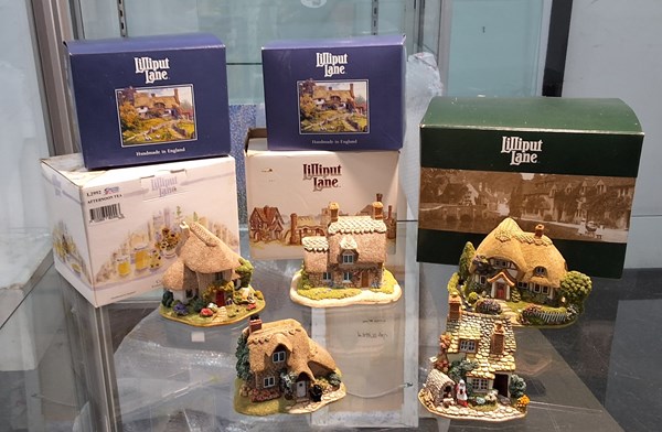 Lot 1486 - LILLIPUT LANE COTTAGES