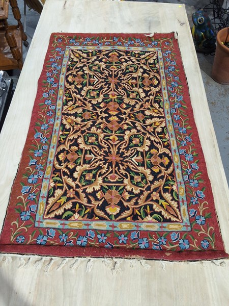 Lot 335 - RUG