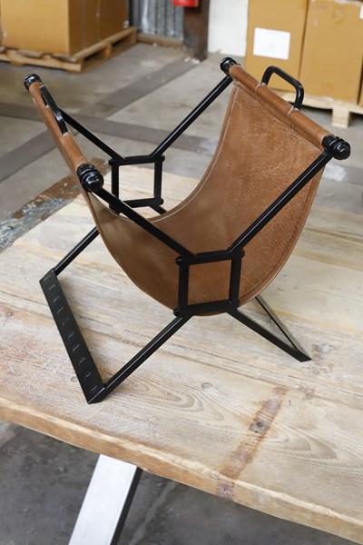 Lot 109 - MAGAZINE RACK