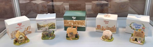 Lot 1488 - A COLLECTION OF LILLIPUT LANE MODELS