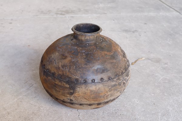 Lot 79 - WATER POT