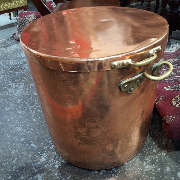 Lot 172 - COPPER COOK POT