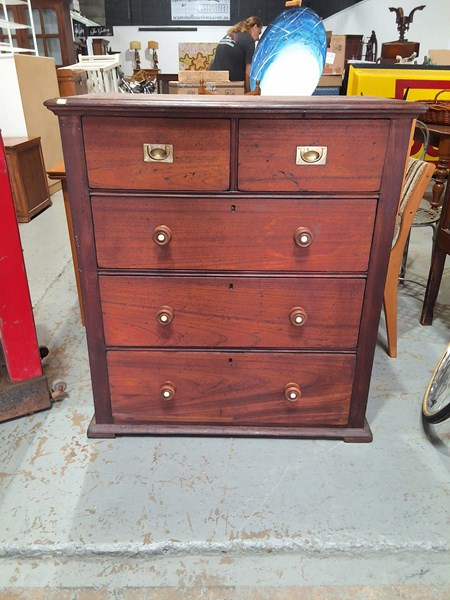 Lot 255 - CHEST OF DRAWERS