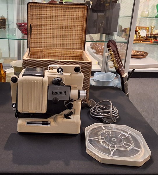 Lot 1402 - EUMIG FILM PROJECTOR