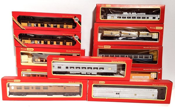 Lot 1426 - MODEL TRAIN CARRIAGES