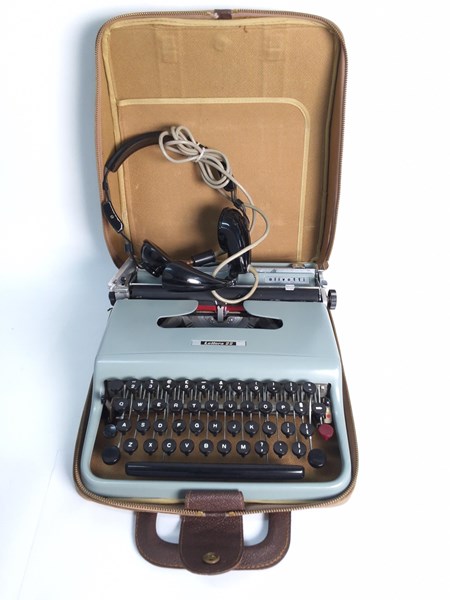 Lot 1404 - TYPEWRITER & TELEPHONE HEADSET