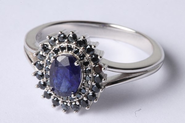 Lot 1055 - SILVER SPINEL RING