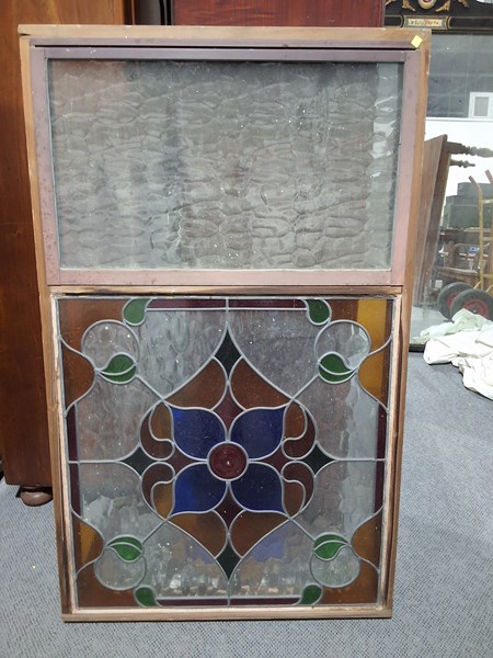 Lot 383 - STAIN GLASS WINDOW