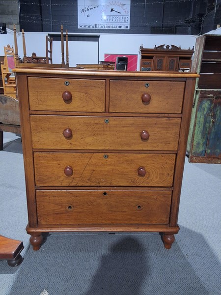 Lot 282 - CHEST OF DRAWERS