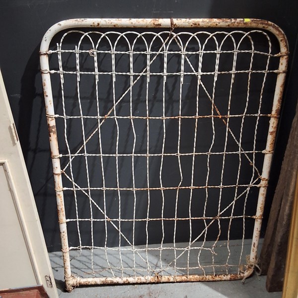 Lot 379 - EMU WIRE GATE