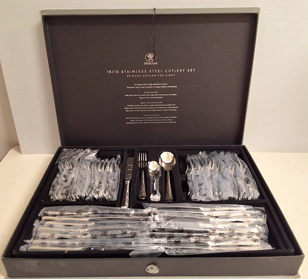 Lot 1383 - CUTLERY SET