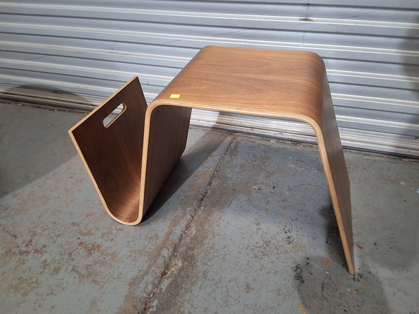 Lot 390 - MAGAZINE RACK/TABLE