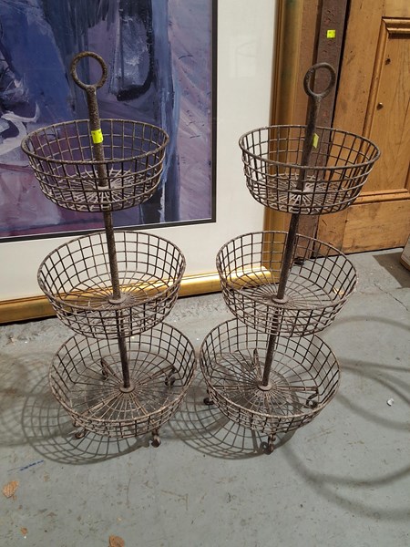 Lot 385 - BASKET CENTREPIECE