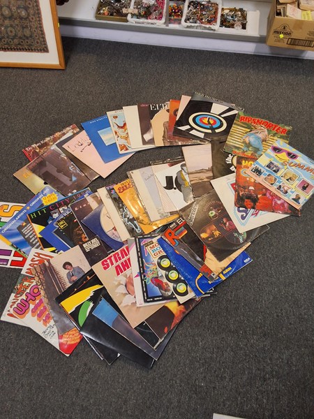 Lot 1260 - VINYL RECORDS