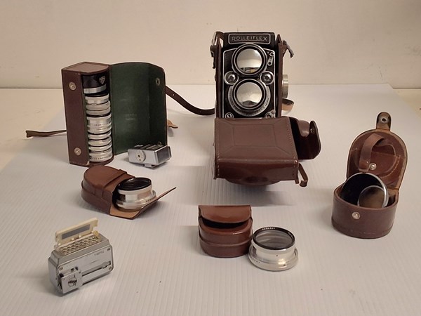 Lot 1074 - VINTAGE ROLLEIFLEX