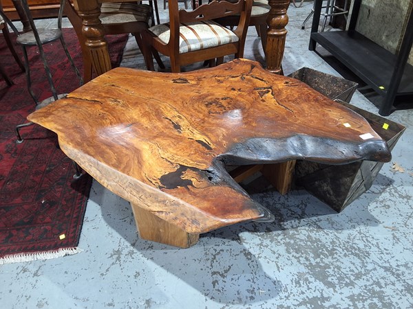 Lot 114 - COFFEE TABLE