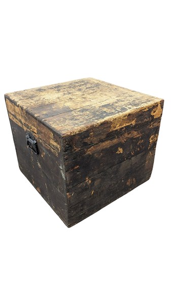 Lot 63 - STORAGE TRUNK