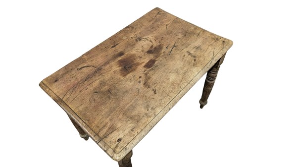 Lot 24 - KITCHEN TABLE