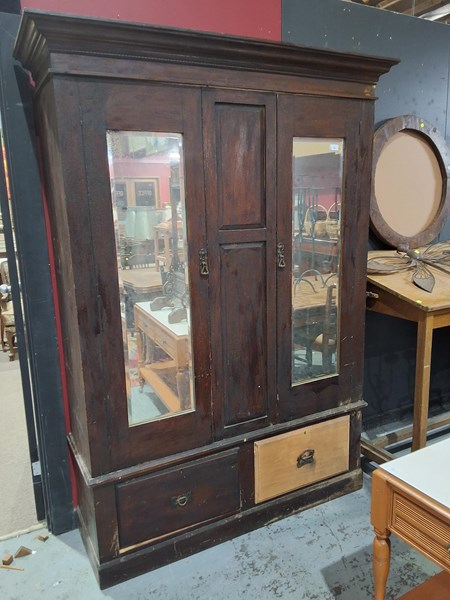 Lot 74 - EDWARDIAN WARDROBE