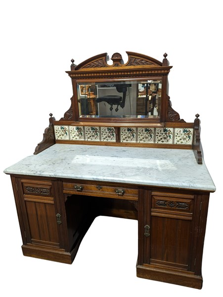 Lot 96 - WASH STAND