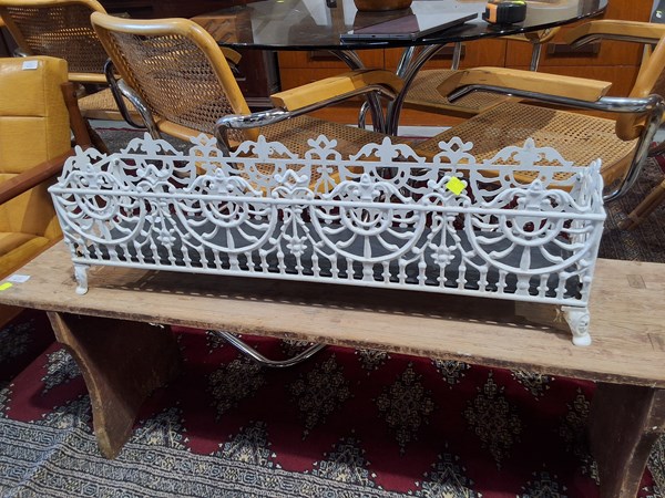 Lot 424 - PLANTER TROUGH