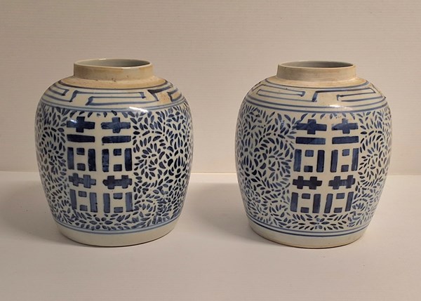 Lot 1194 - A PAIR OF GINGER JARS