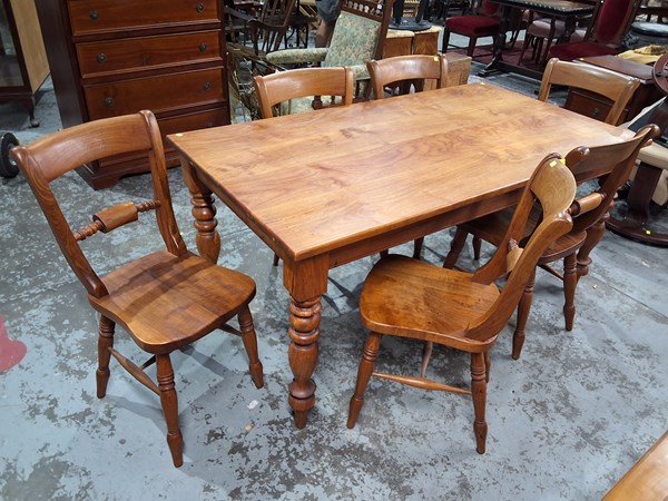 Lot 113 - DINING SUITE