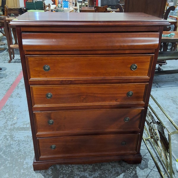 Lot 96 - CHEST OF DRAWERS
