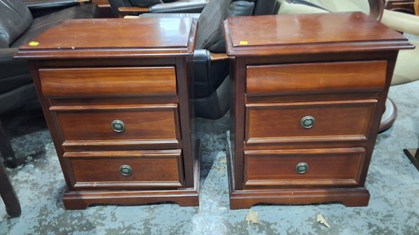 Lot 117 - PAIR OF BEDSIDE CHESTS