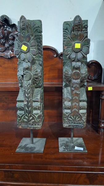 Lot 105 - CARVINGS