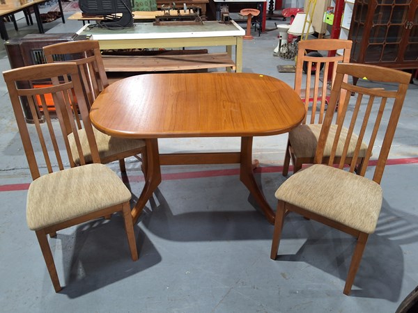 Lot 313 - FIVE PIECE DINING SUITE