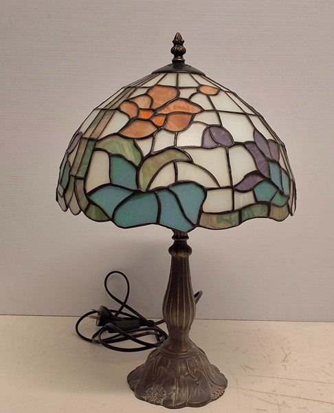 Lot 1319 - TABLE LAMP