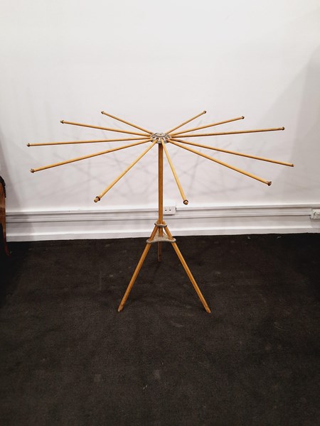 Lot 284 - CLOTHES AIRER