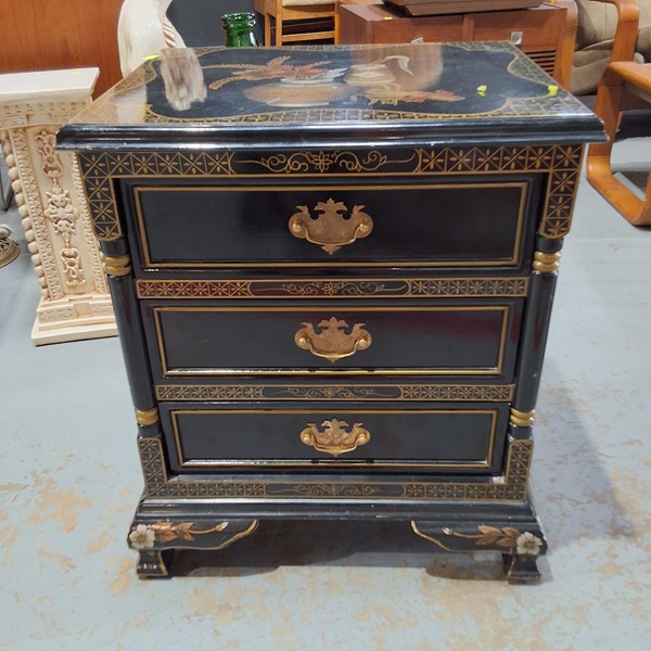 Lot 259 - CHINESE BEDSIDE CHEST OF DRAWERS