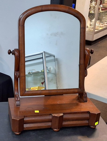 Lot 9 - DRESSING TABLE MIRROR